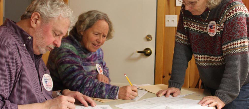 Votes are tallied for smallest town in NH, Hart's Location.